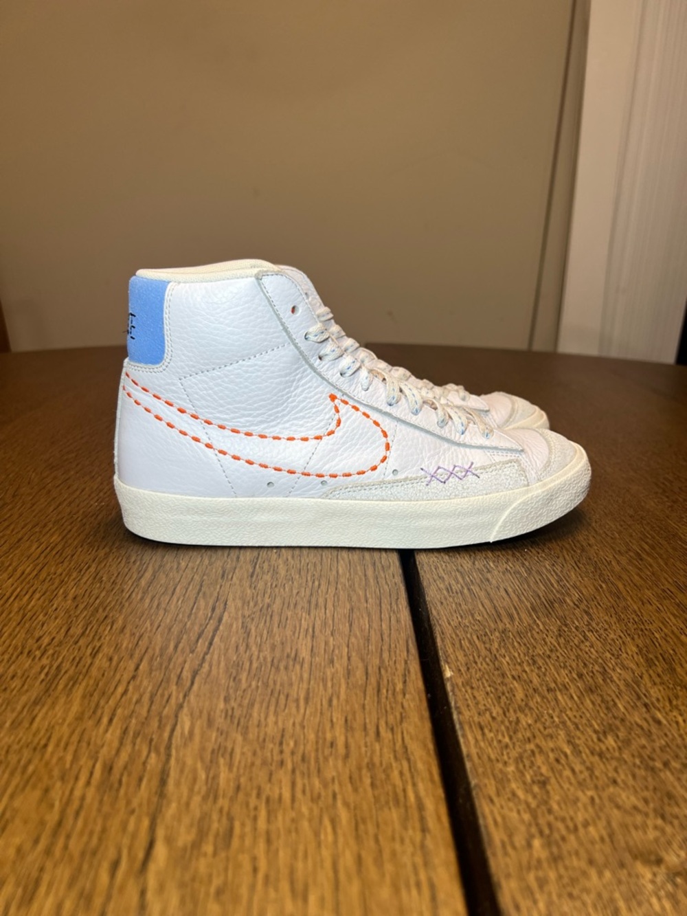 Nike W Blazer Mid '77 White Orange Sneakers WOMEN'S 8/ M 6 DX2350-100 NO BOX